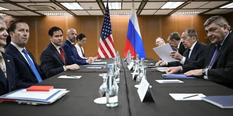 Делегації США та Росії під час зустрічі у Філіппінах 23 липня 2026 року