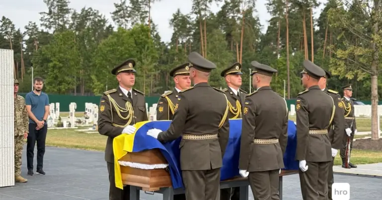 Церемонія перепоховання останків Євгена Коновальця на Національному військовому меморіальному кладовищі за участю Президента