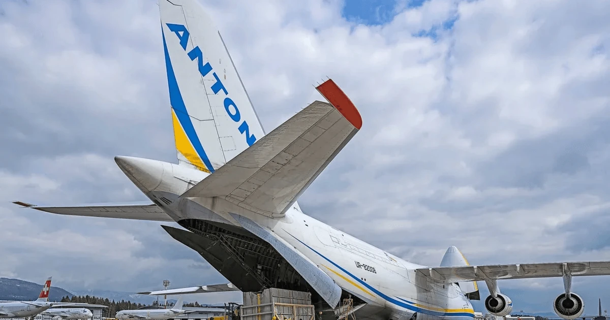 Український вантажний літак Ан-124 «Антонов» в аеропорту Лейпциг/Галле