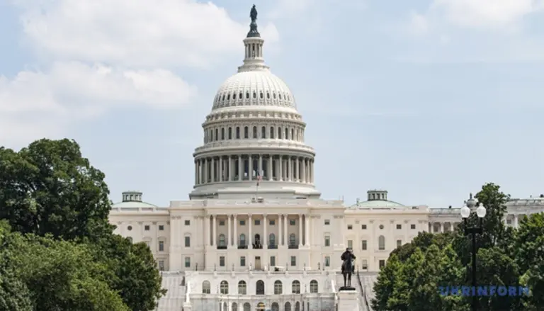 Двопартійна група з 14 сенаторів США на чолі з Роджером Вікером і Жанною Шахін під час оприлюднення листа із закликом