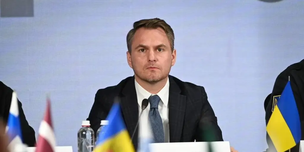 Руслан Кравченко, генеральний прокурор України, підтвердив перебування у закордонному відрядженні після нічного виїзду