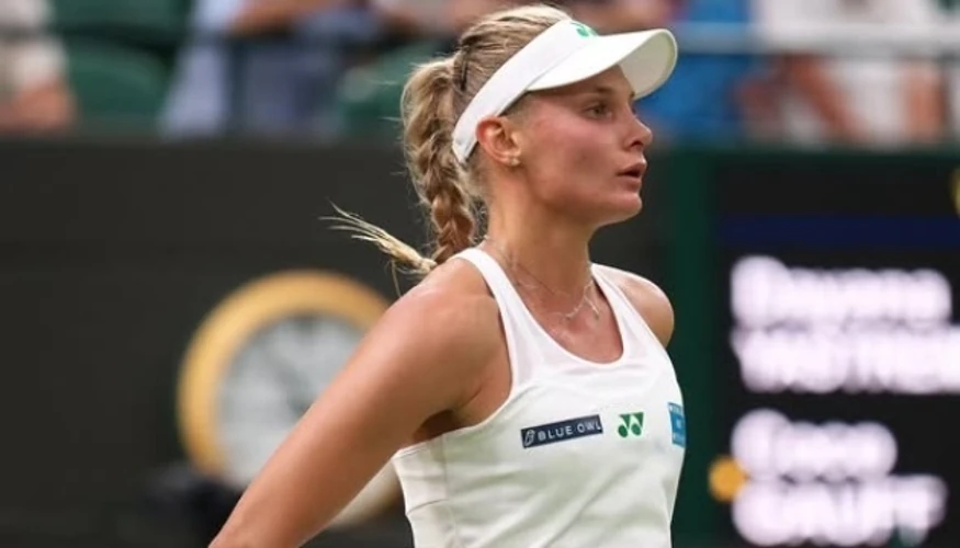 Даяна Ястремська святкує перемогу на корті WTA 1000 China Open у Пекіні