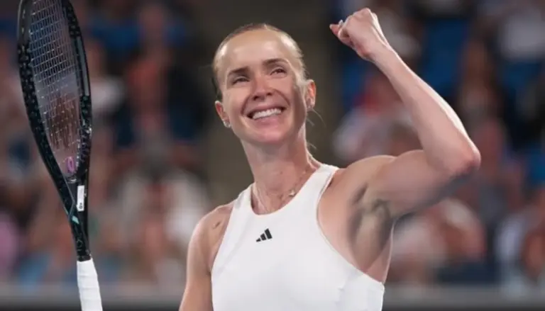 Еліна Світоліна під час матчу проти Ханью Гуо на турнірі WTA 1000 в Ухані