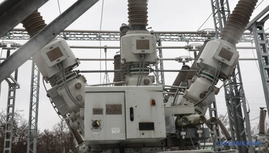 Наслідки влучання в об'єкт енергетичної інфраструктури в місті Кременець (ілюстративне фото)